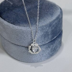 S999 Heart Wreath Necklace